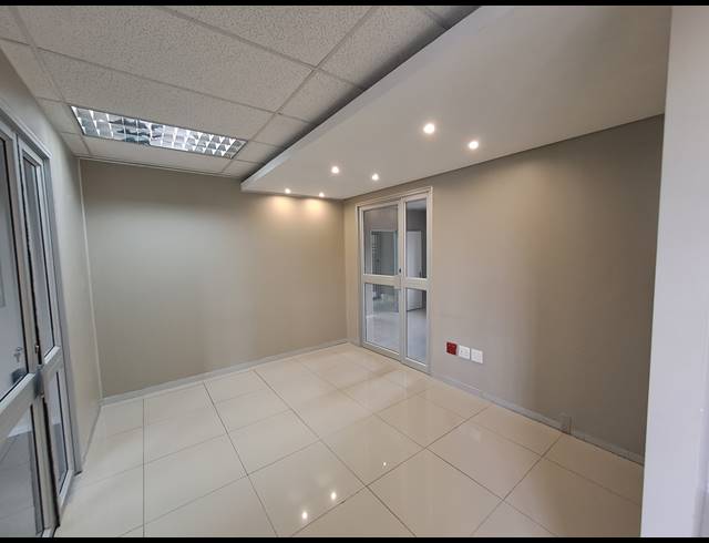 124M² OFFICE TO LET IN HYDE PARK